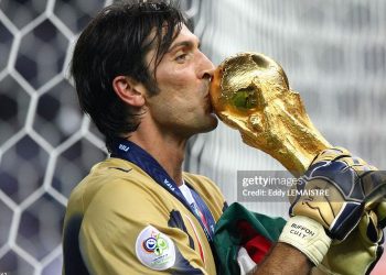 Buffon, tượng đài của bóng đá Italy