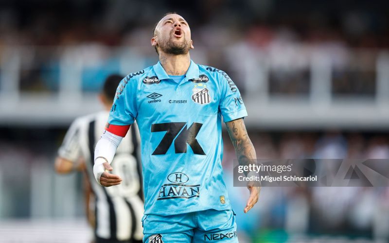 Neymar chưa được Santos gia hạn