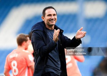 Lampard lại trở thành hiện tượng trên ghế huấn luyện