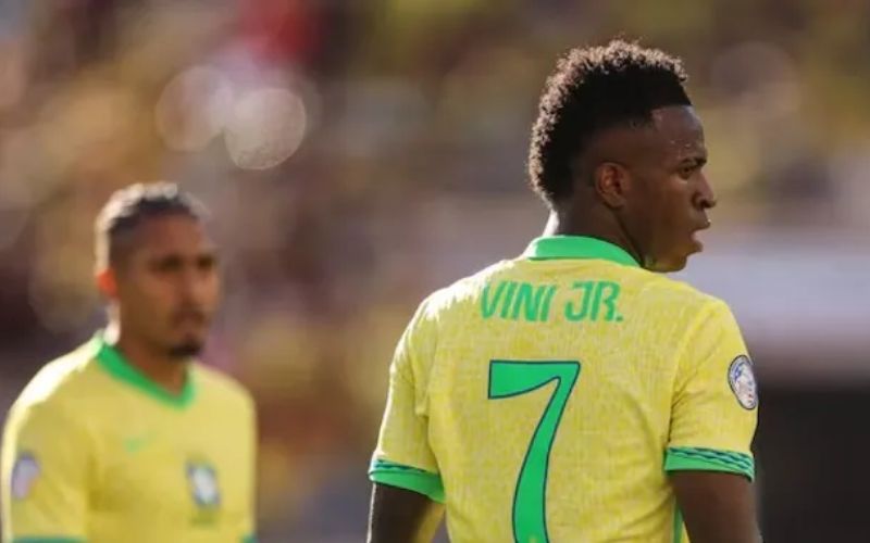Biệt thự của Vinicius bị thiêu rụi khi anh đang tập trung cùng ĐT Brazil