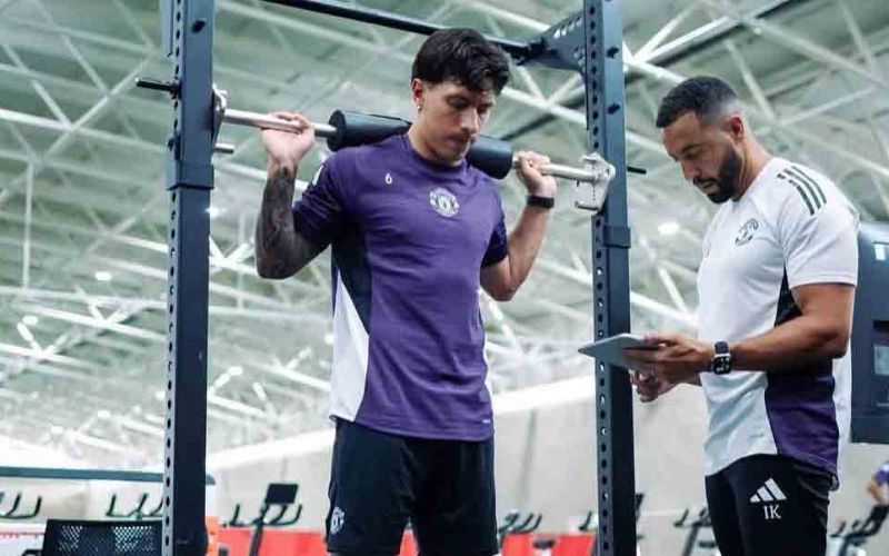 Lisandro Martinez sắp tái xuất sau 8 tháng nghỉ thi đấu