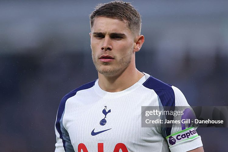 Tottenham hét giá trăm triệu euro để bảo vệ trụ cột hàng thủ