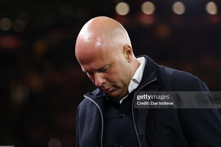 Khi áp lực bủa vây Arne Slot