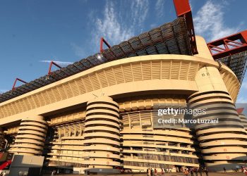 Vì sao sân San Siro bị xóa sổ?