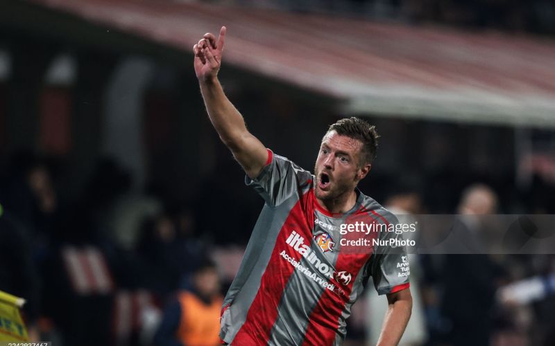 Vardy tỏa sáng tại Serie A