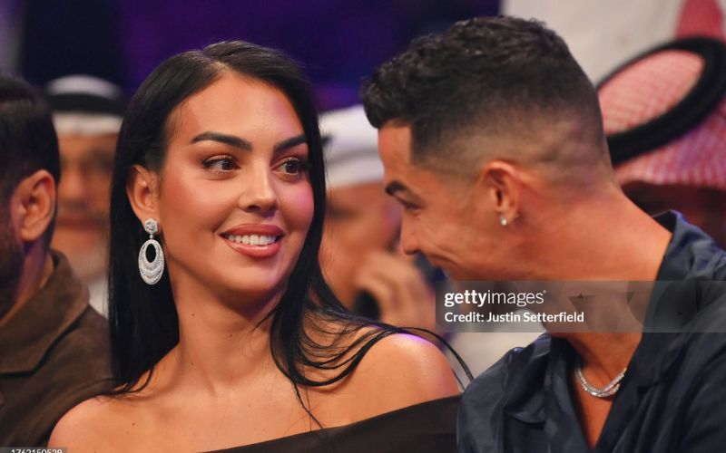 Ronaldo hạnh phúc bên Georgina.