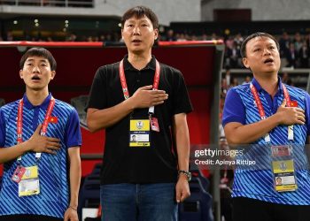 HLV Kim Sang-sik đặt mục tiêu giành HCV