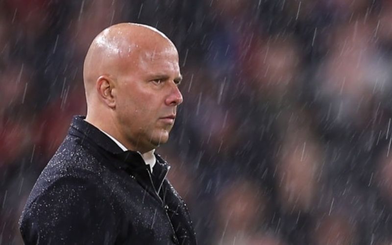 HLV Arne Slot phản pháo giữa áp lực tại Liverpool