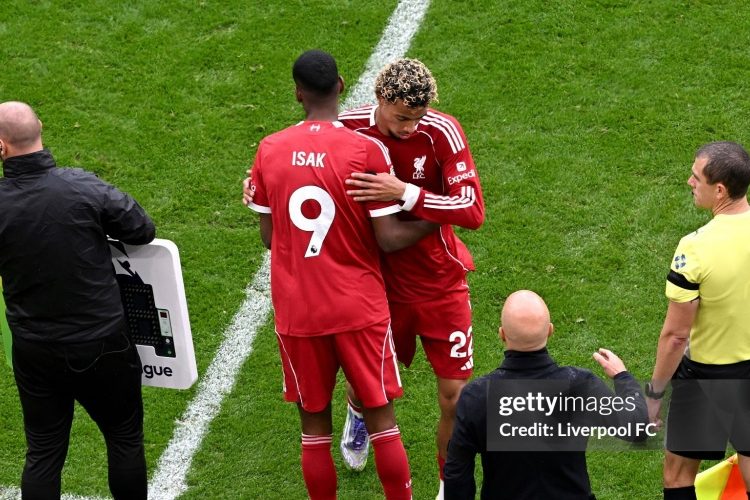 Luật 5 quyền thay người làm biến dạng bóng đá Anh.