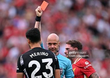 Arsenal bỗng dưng chơi đẹp