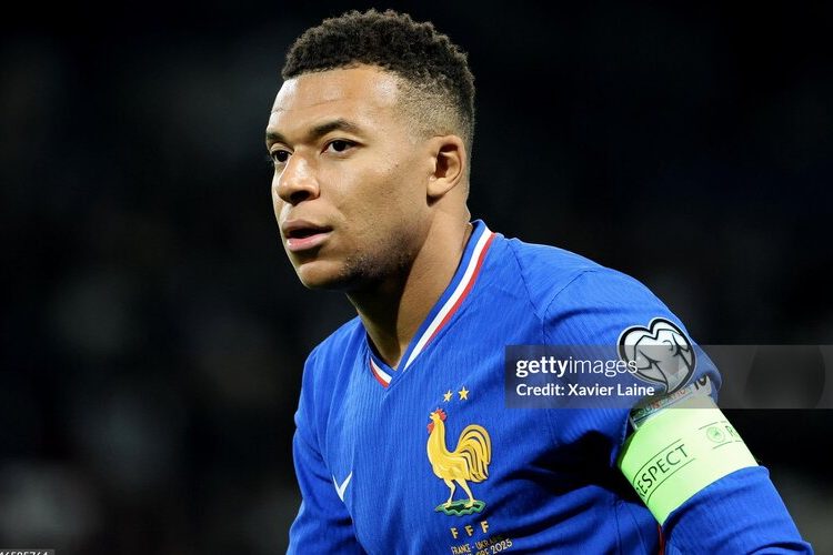 Kylian Mbappe đã có 400 bàn thắng ở tuổi 26