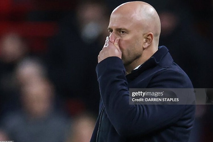 Liverpool hỗn loạn và Anfield mất kiên nhẫn