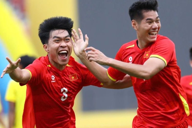 U22 Việt Nam đi tiếp với ngôi nhất bảng B