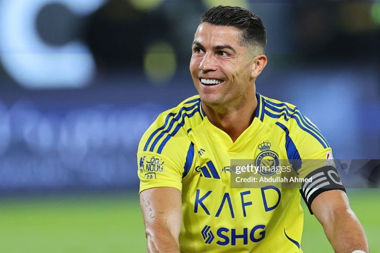 Hành trình thành tỷ phú bóng đá của Ronaldo