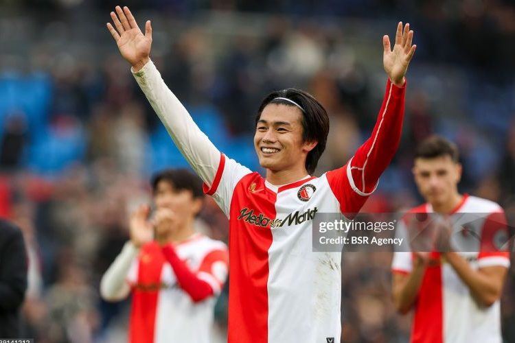 Tiền đạo Nhật Bản làm dậy sóng cả châu Âu