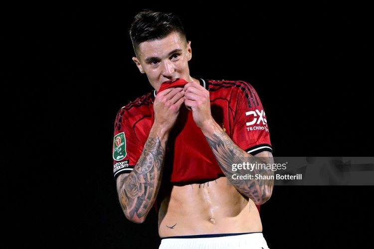 Sesko vô hại, MU ném tiền qua cửa sổ?