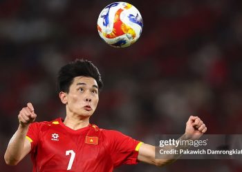 Bóng đá Việt Nam thăng tiến mạnh mẽ