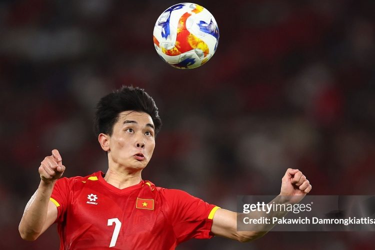 Bóng đá Việt Nam thăng tiến mạnh mẽ