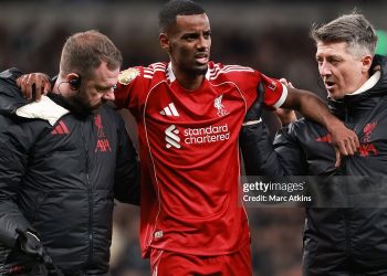 Liverpool phải làm gì trước chấn thương của Isak?