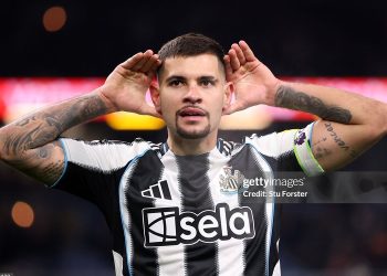 Newcastle và 3 điểm ‘toát mồ hôi’ trước Burnley