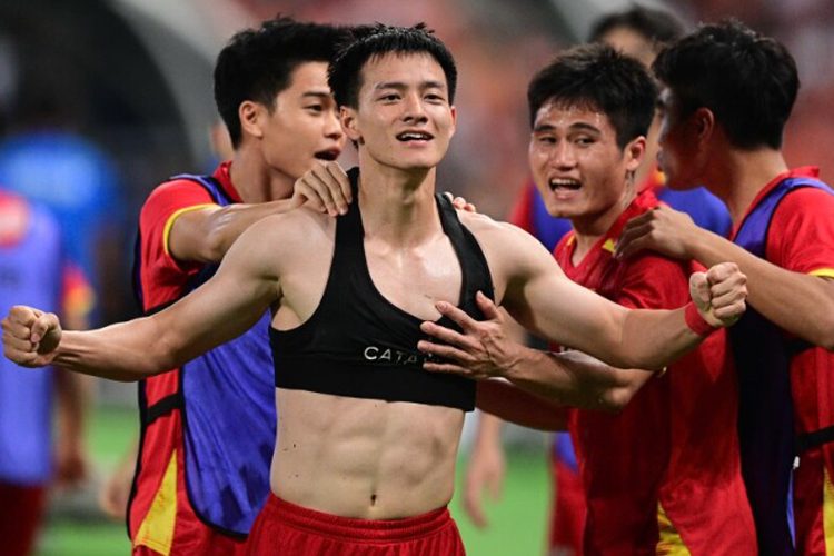 Từ vực thẳm đến đỉnh vinh quang: U22 Việt Nam viết sử thi ngược dòng trên đất Thái