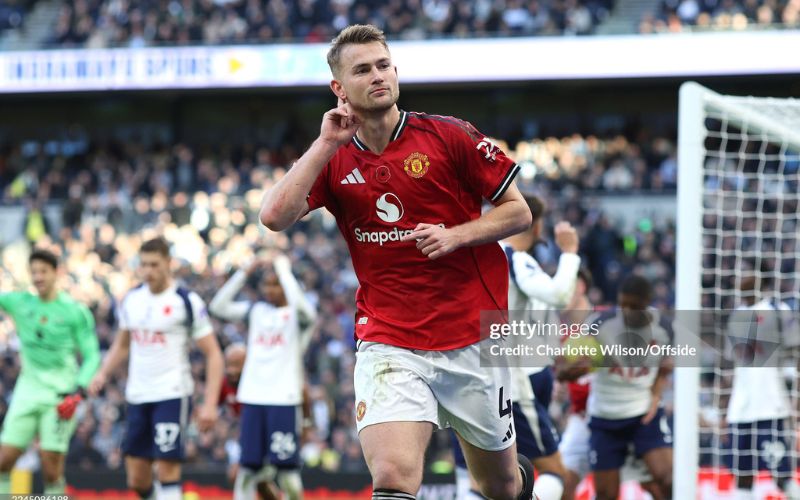 De Ligt dính phải "cái dớp" trớ trêu