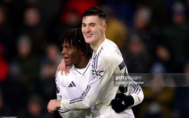 Sesko chói sáng trước Burnley