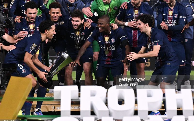 Mendes liên tục vô địch cùng PSG