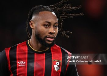 Bom tấn đầu tiên ở phiên chợ đông 2026 đã nổ