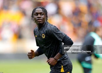 Mateus Mane thắp lại ánh sáng hy vọng tại Molineux